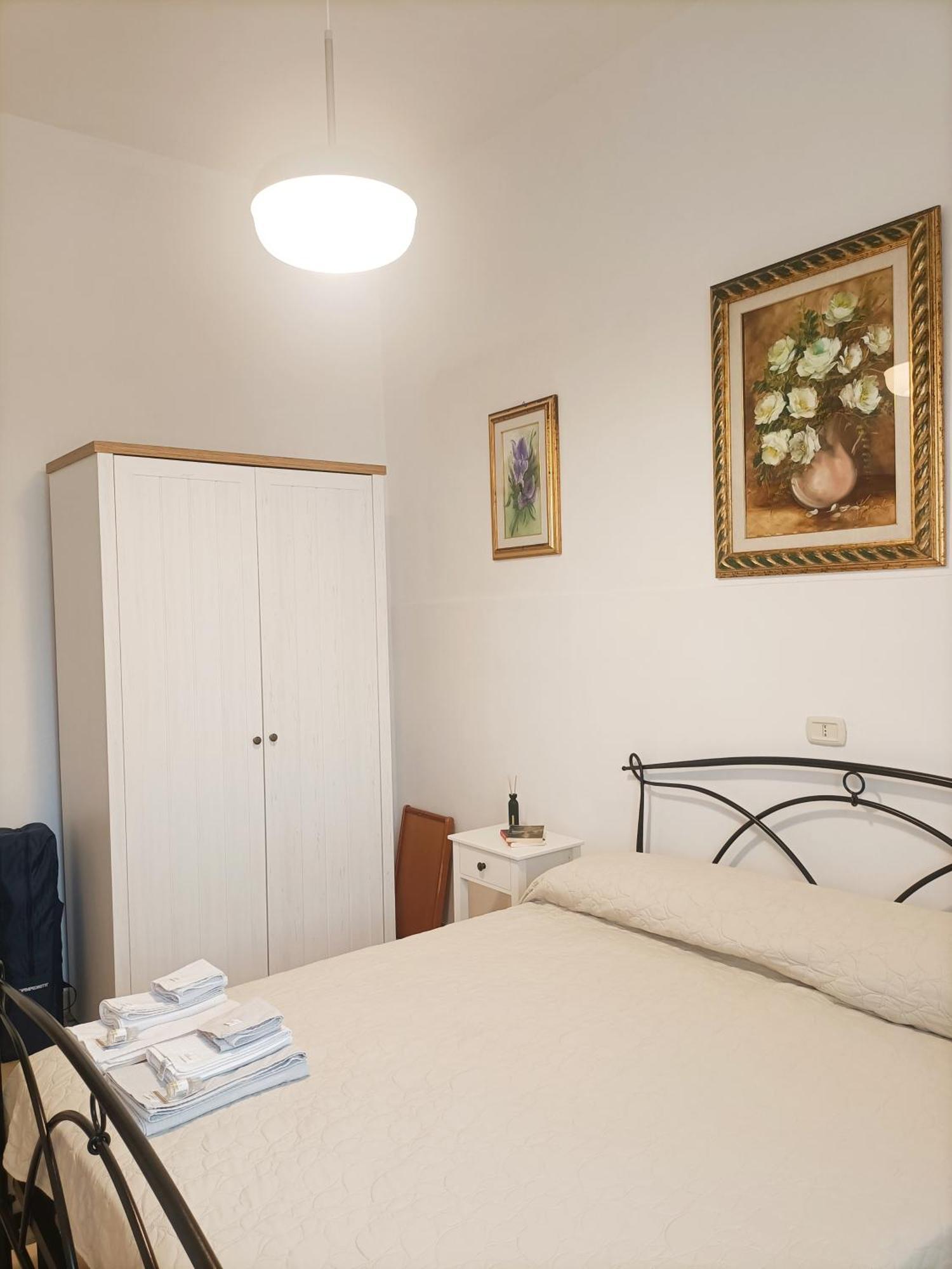 Bright Port View Apartment- Free Parking Каляри Екстериор снимка