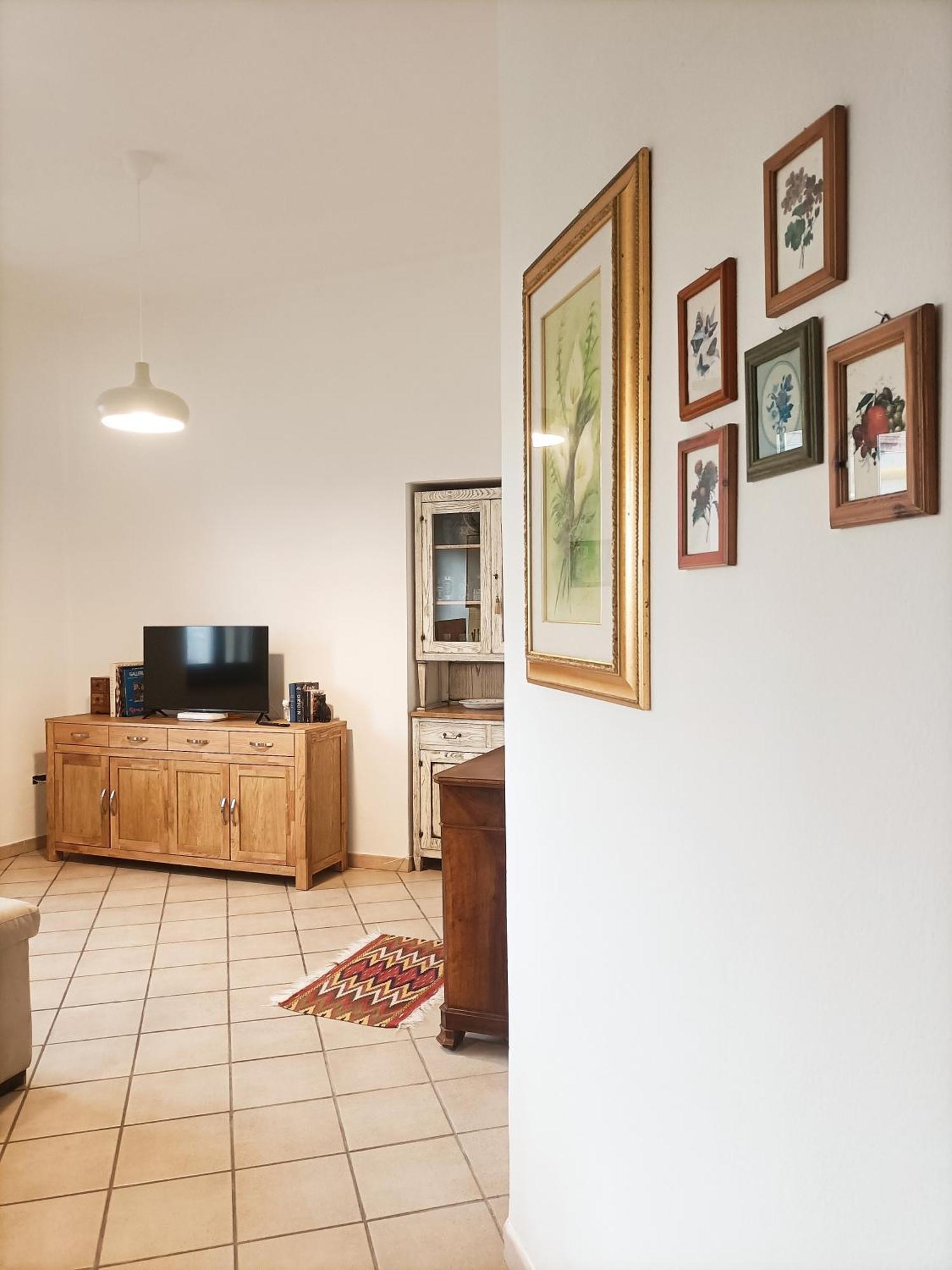Bright Port View Apartment- Free Parking Каляри Екстериор снимка