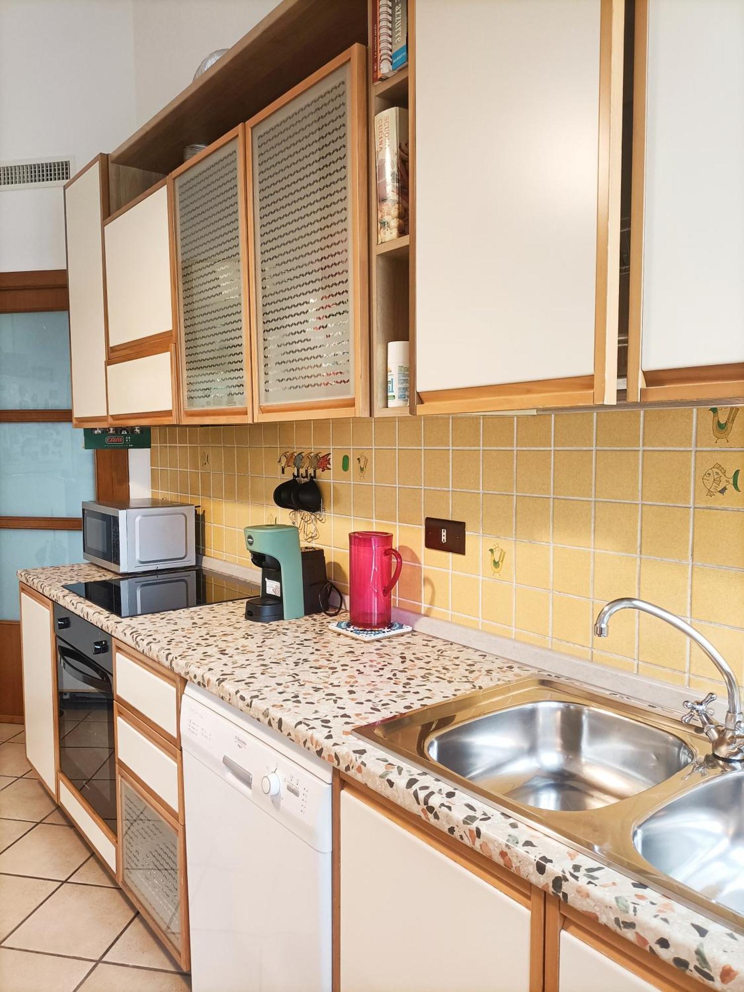 Bright Port View Apartment- Free Parking Каляри Екстериор снимка
