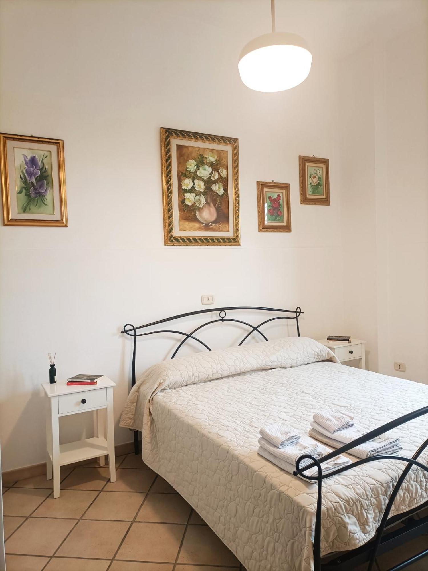 Bright Port View Apartment- Free Parking Каляри Екстериор снимка