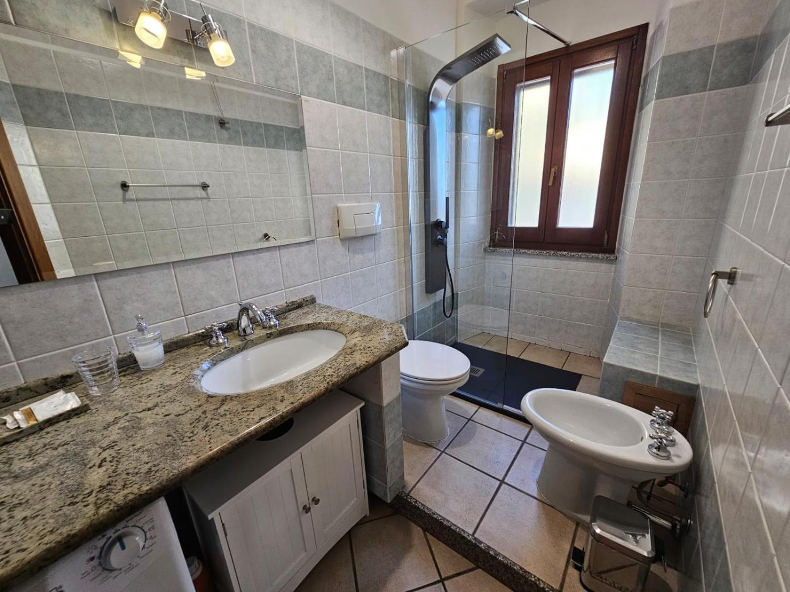 Bright Port View Apartment- Free Parking Каляри Екстериор снимка