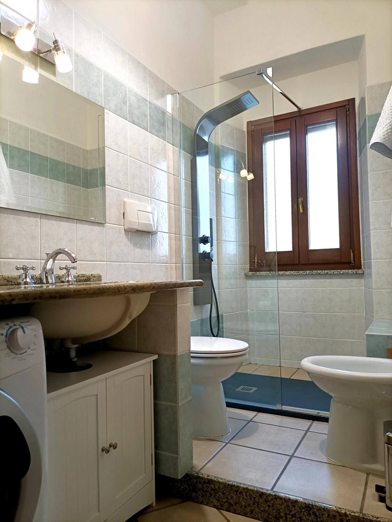 Bright Port View Apartment- Free Parking Каляри Екстериор снимка