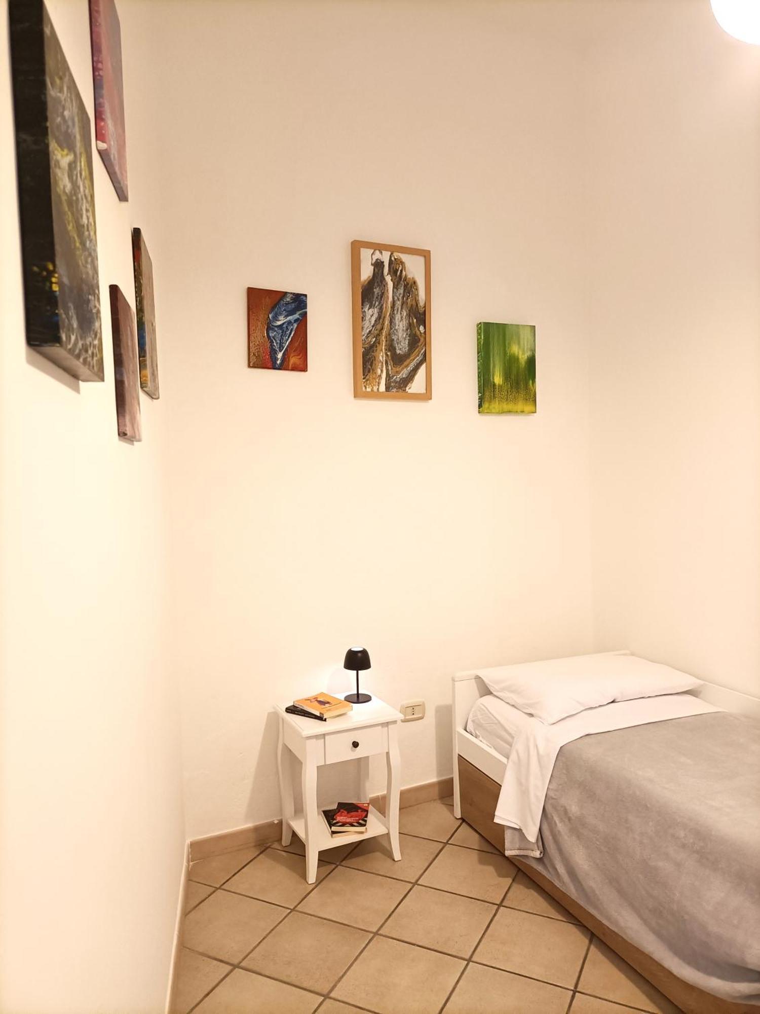 Bright Port View Apartment- Free Parking Каляри Екстериор снимка