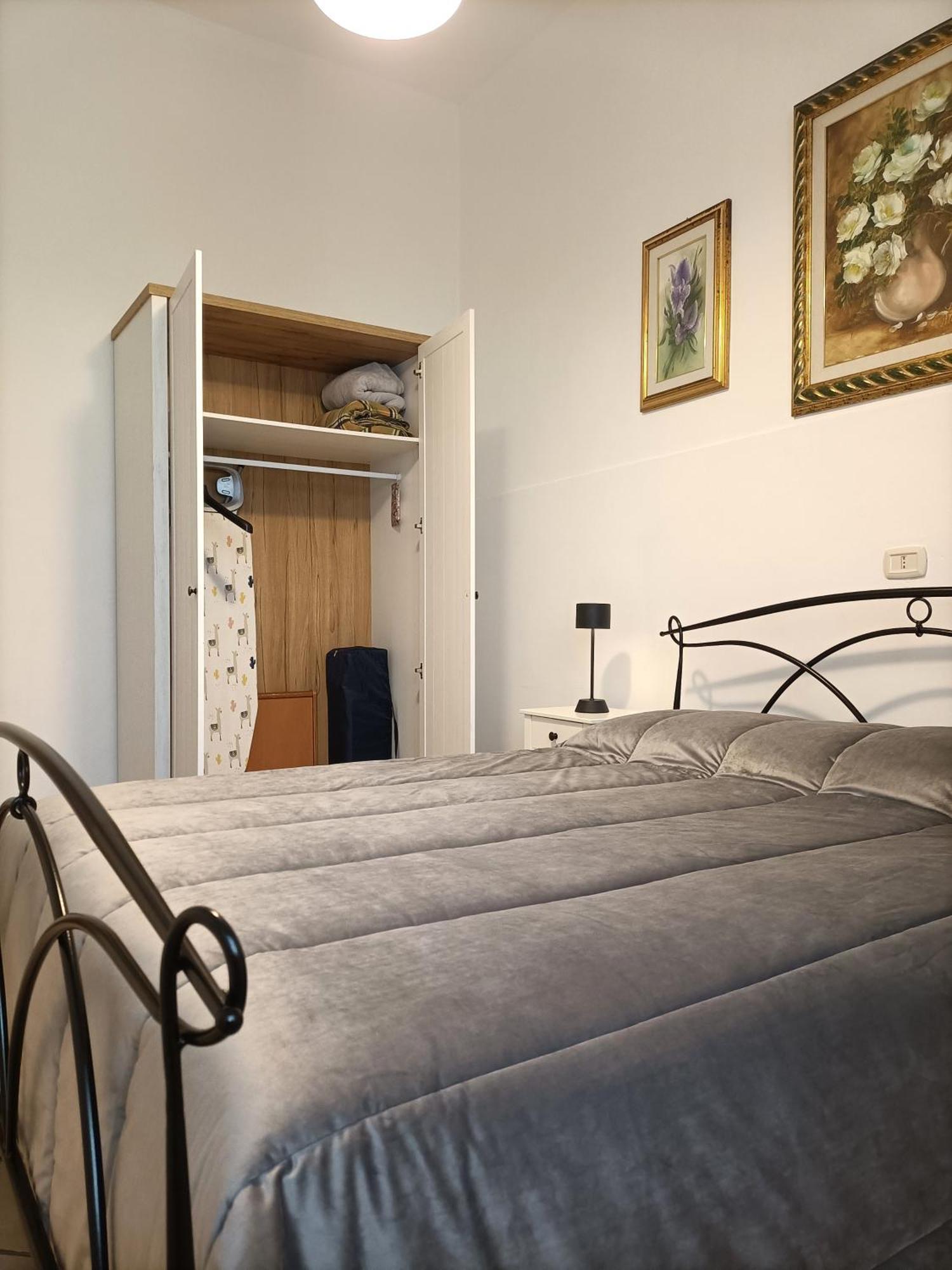 Bright Port View Apartment- Free Parking Каляри Екстериор снимка