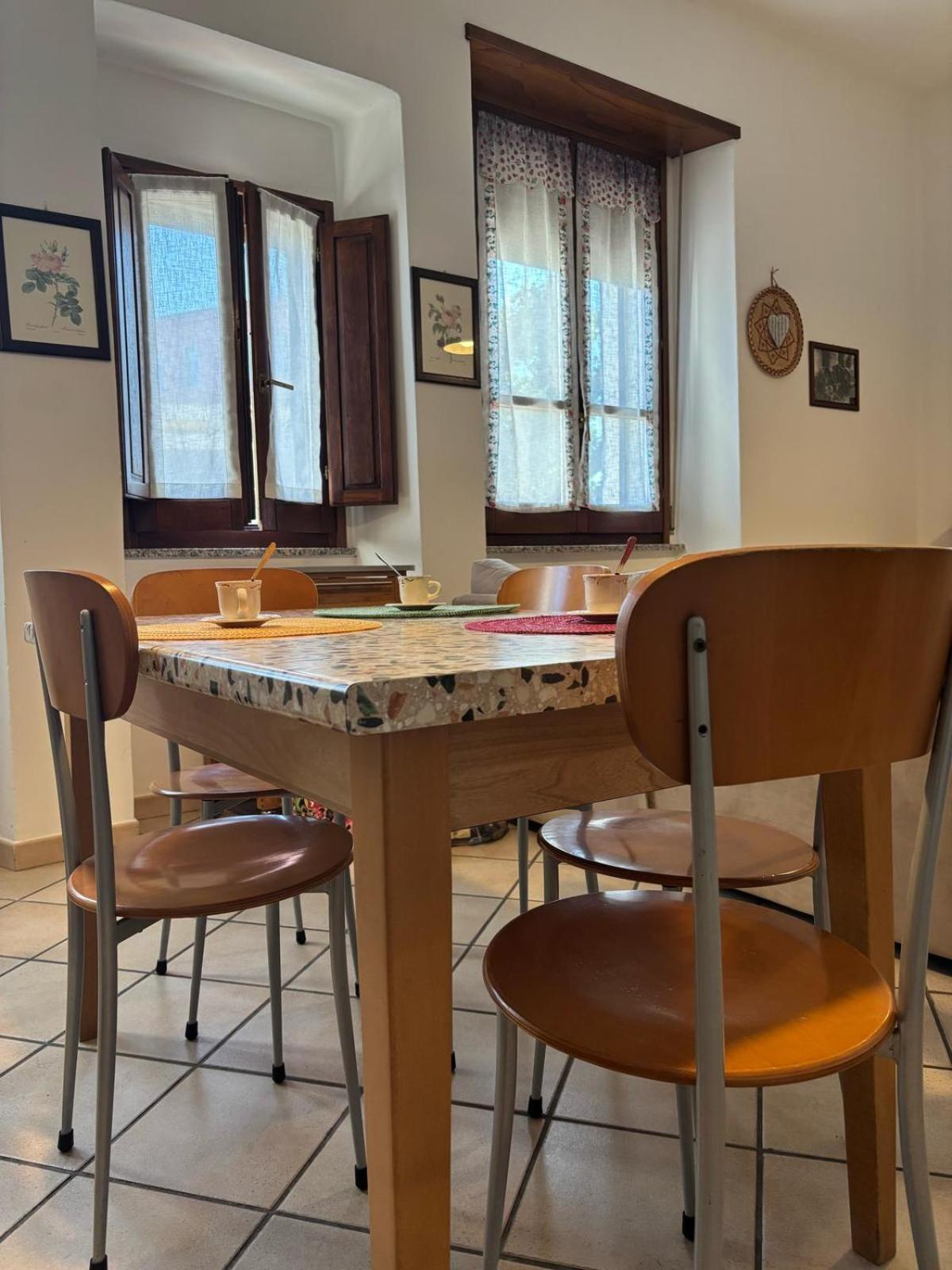 Bright Port View Apartment- Free Parking Каляри Екстериор снимка