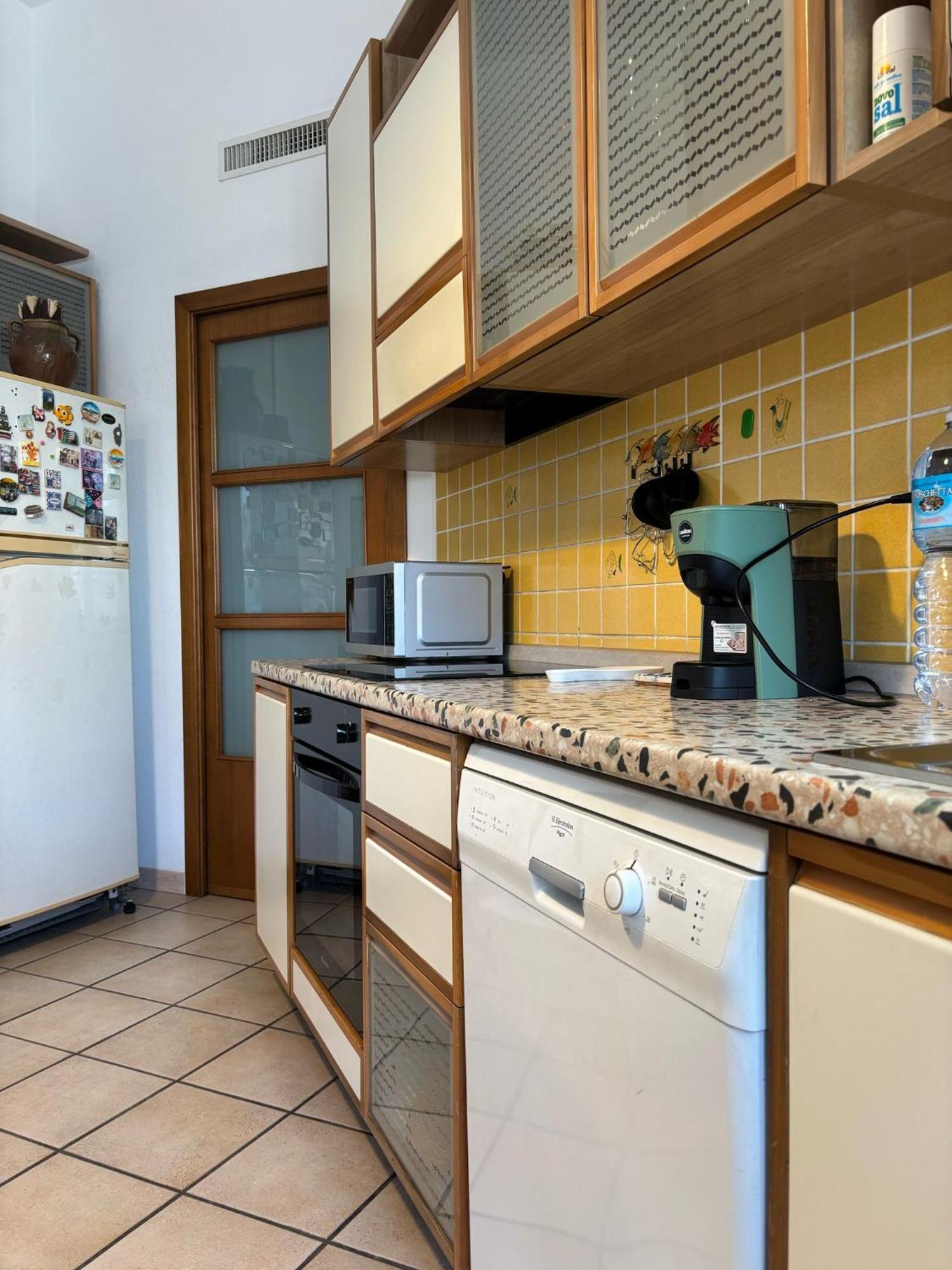 Bright Port View Apartment- Free Parking Каляри Екстериор снимка